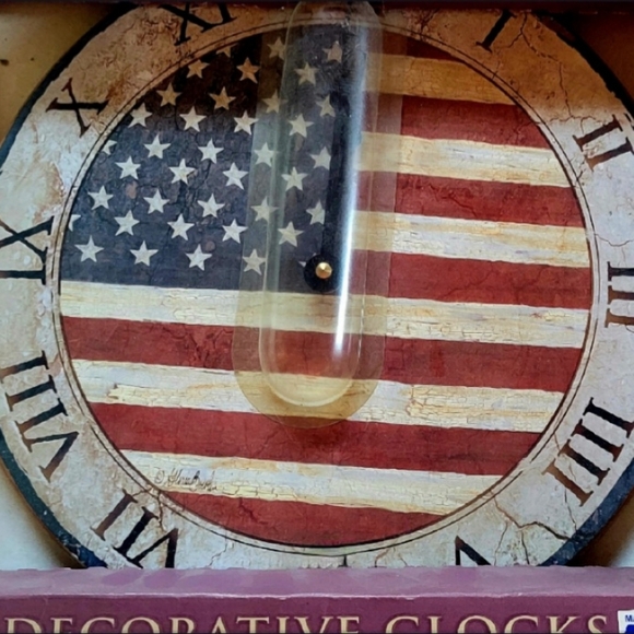 * NIB * HOME TRENDS ~ WALL DECOR ~ DECORATIVE WOODEN WALL CLOCK AMERICAN FLAG - Picture 2 of 2